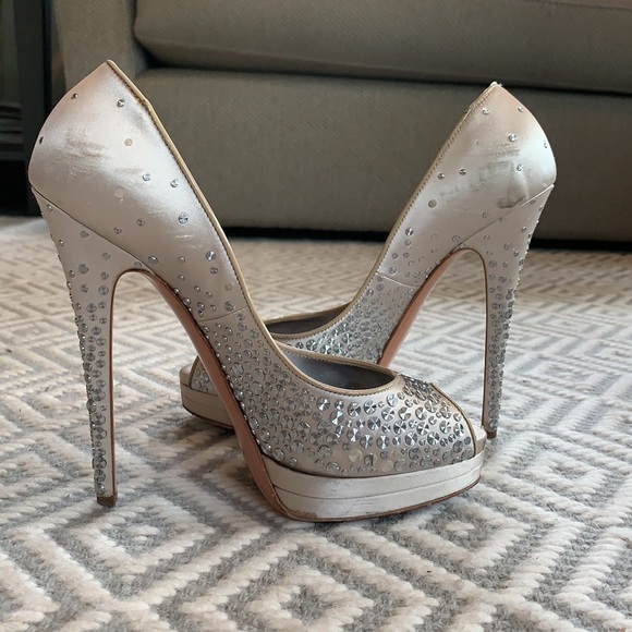 Casadei champagne satin with silver embellishments - Picture 3 of 5